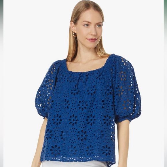 Lilly Pulitzer Kerrigan Elbow Sleeve Eyelet Top Navy Funflower Eyelet. Size S - Picture 5 of 7